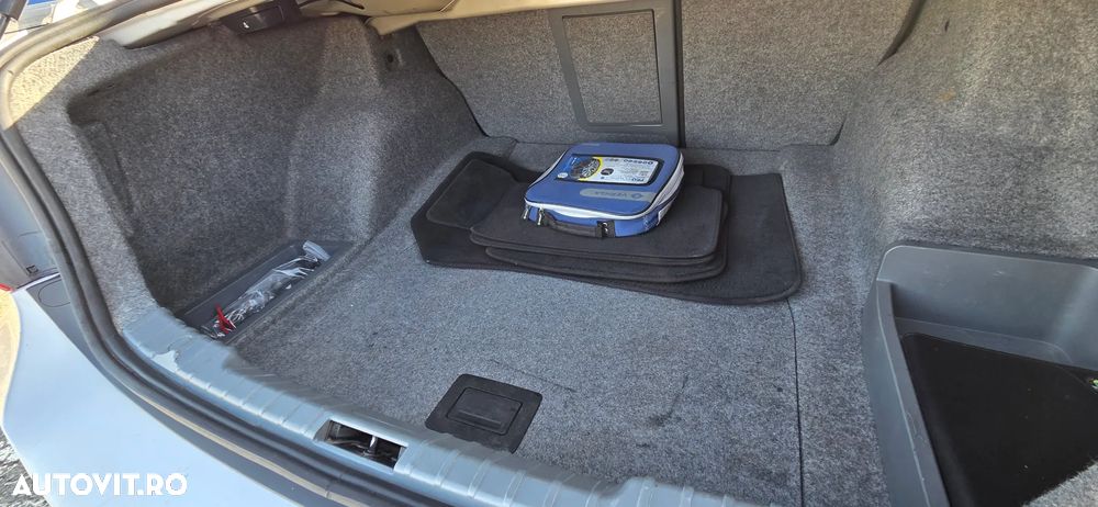 BMW Seria 3 320d DPF Efficient Dynamics Edition - 12