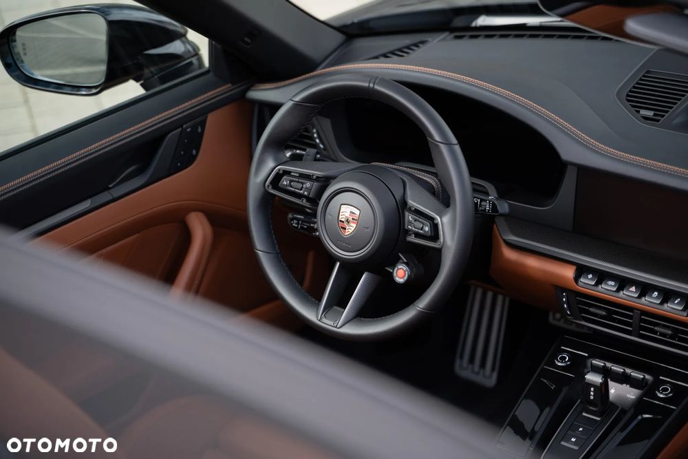 Porsche 911 Carrera 4 GTS - 39