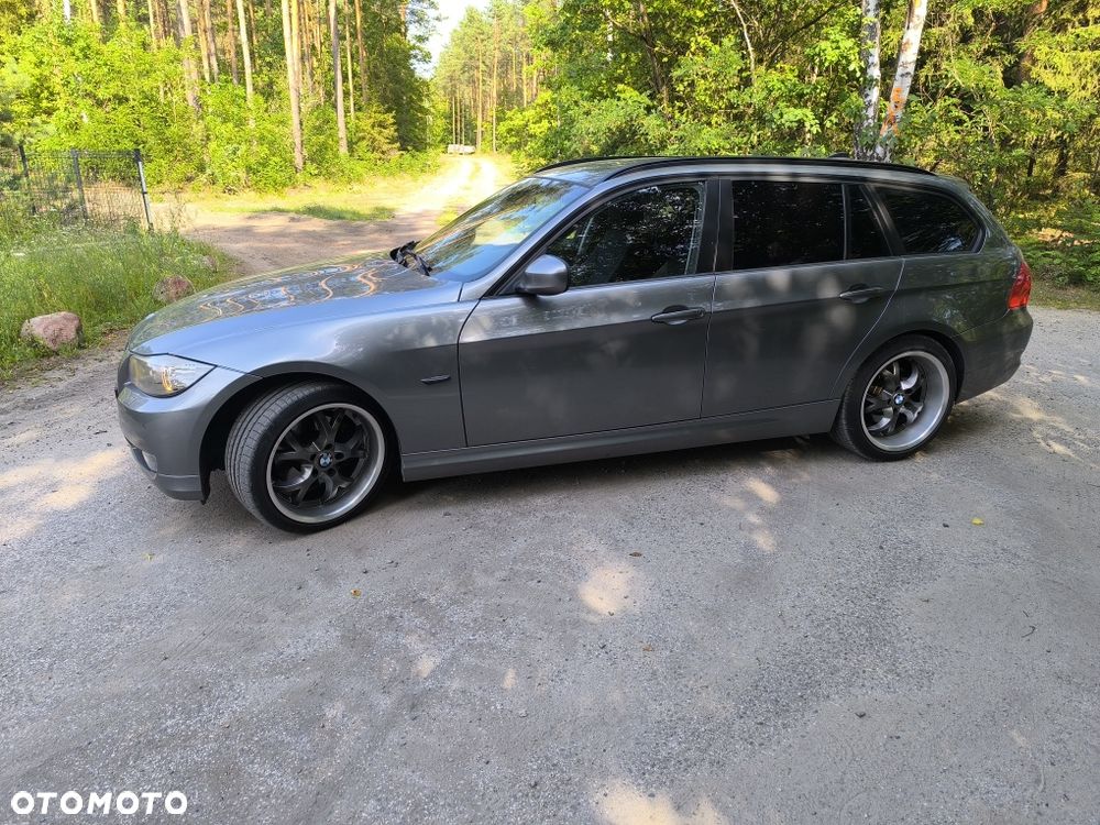 BMW E91 2011 photo 2