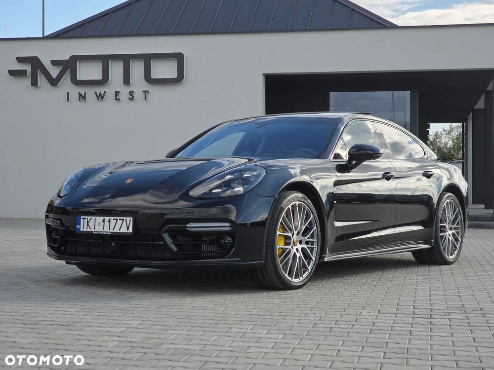 2023 Porsche Panamera, photograph 1