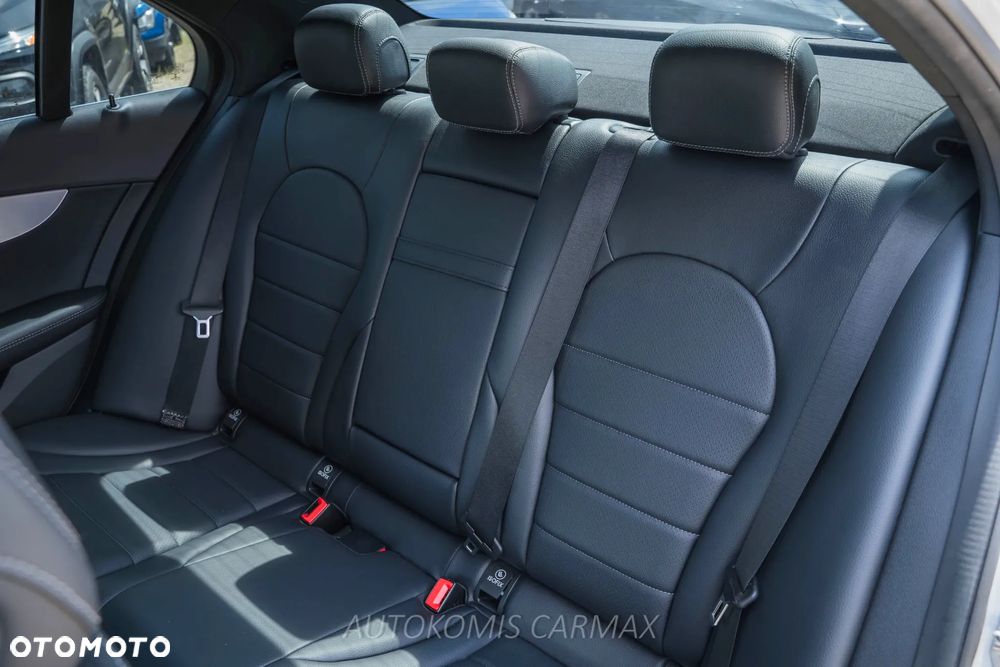 Mercedes-Benz Klasa C 300 7G-TRONIC - 24