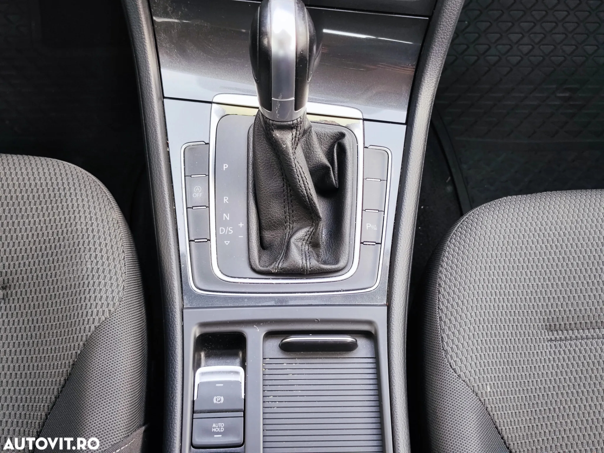 Volkswagen Golf 1.6 TDI DSG Comfortline - 21