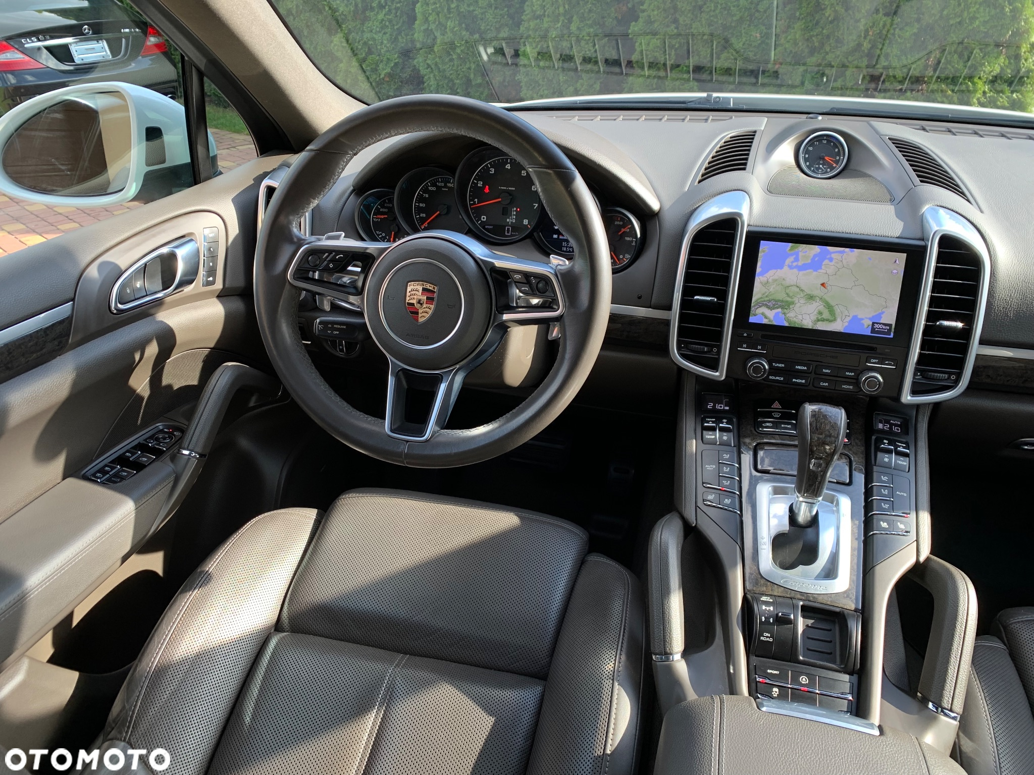 Porsche Cayenne Platinum Edition - 18