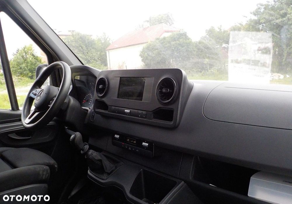 Mercedes-Benz Sprinter - 20