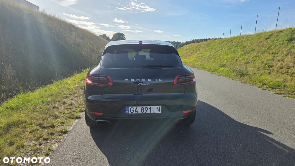2017 Porsche Macan, photograph 10
