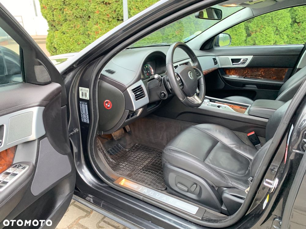 Jaguar XF 2.2 D Premium Luxury - 16