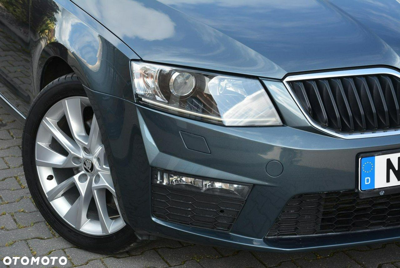 Skoda Octavia Combi 2.0 TDI DSG RS - 8