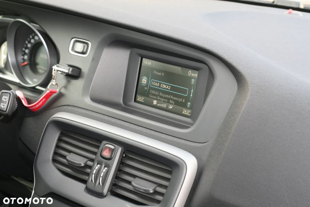 Volvo V40 T2 Momentum - 16