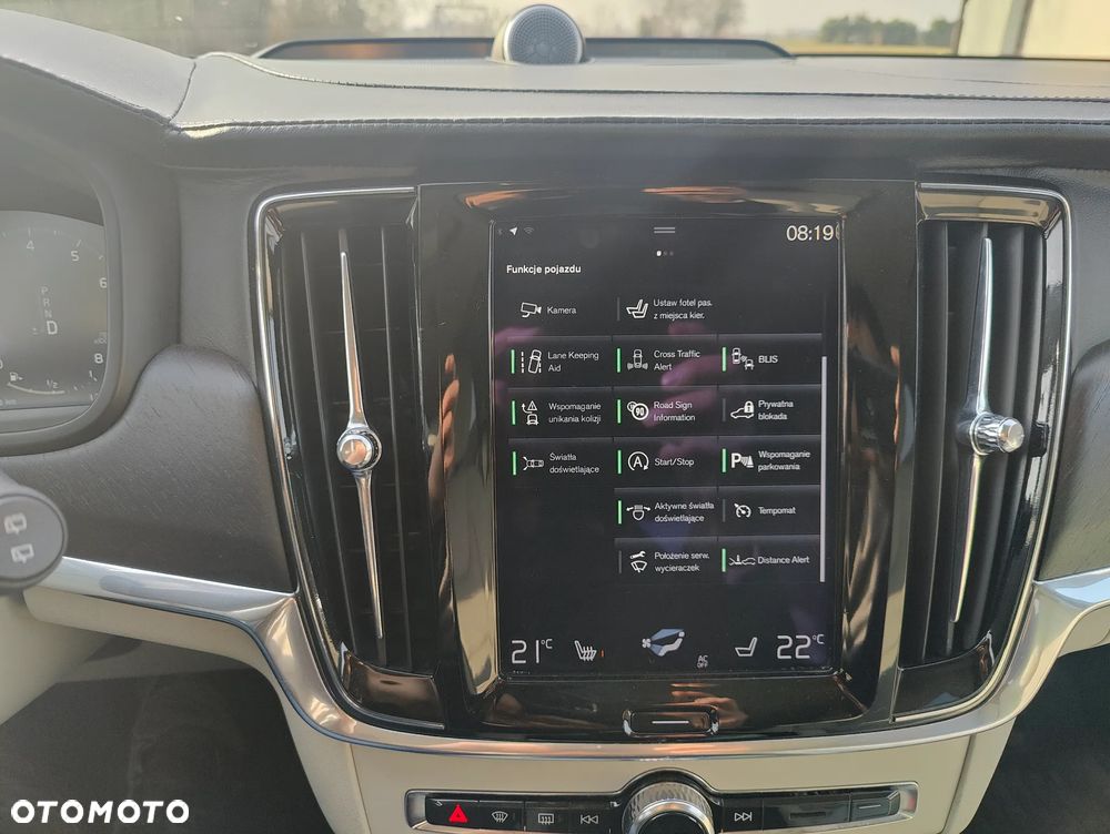 Volvo V90 Cross Country - 13