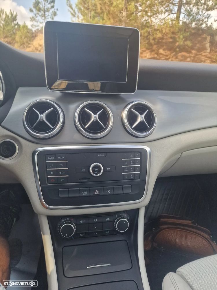 Mercedes-Benz GLA 220 d Urban - 31