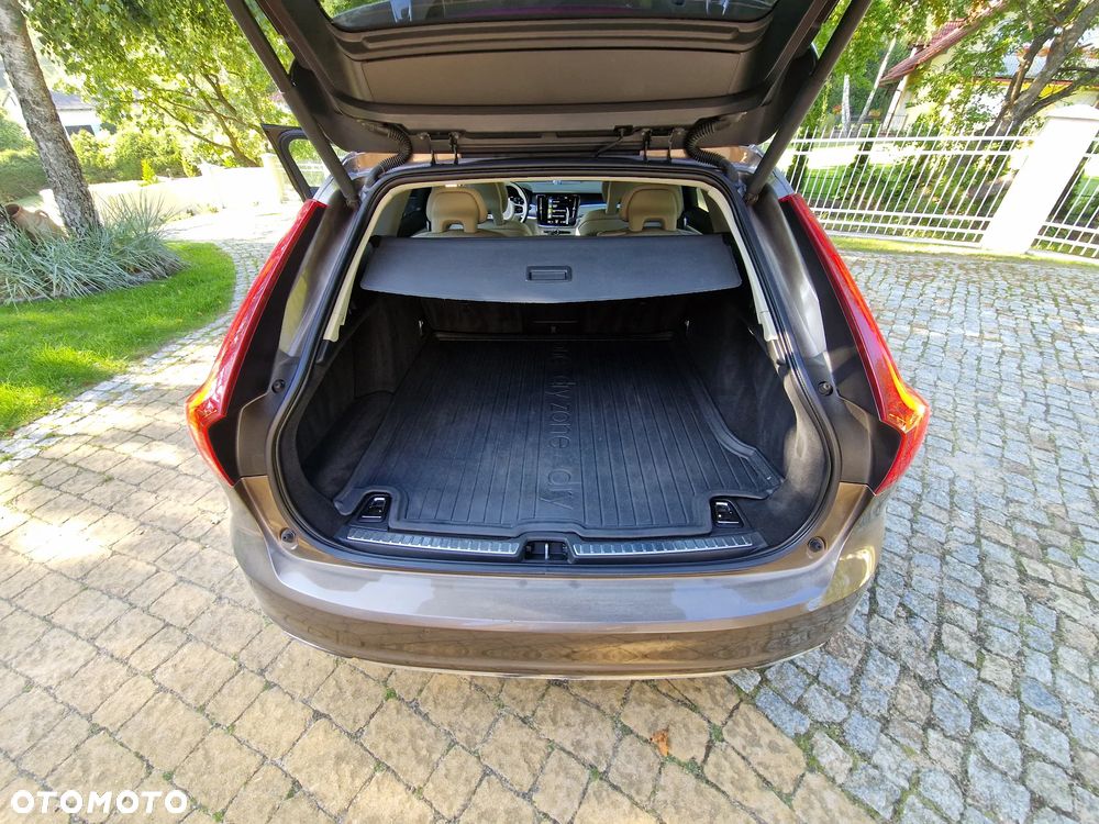 Volvo V90 D5 AWD Momentum - 16