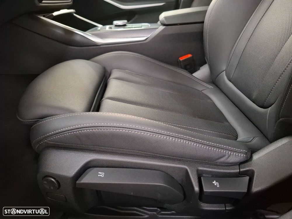 BMW 330 e Pack Desportivo M Auto - 13