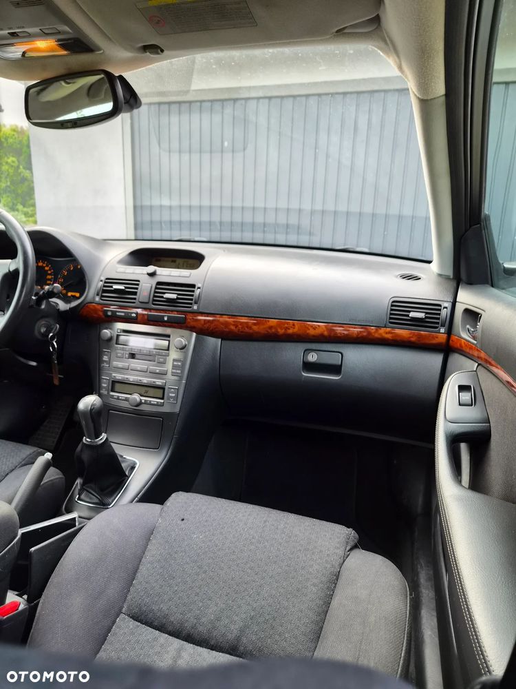 Toyota Avensis 2.0 VVT-i Sol - 24