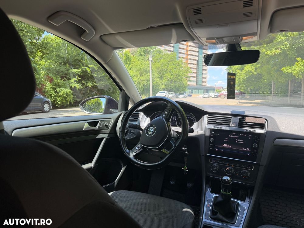 Volkswagen Golf - 8
