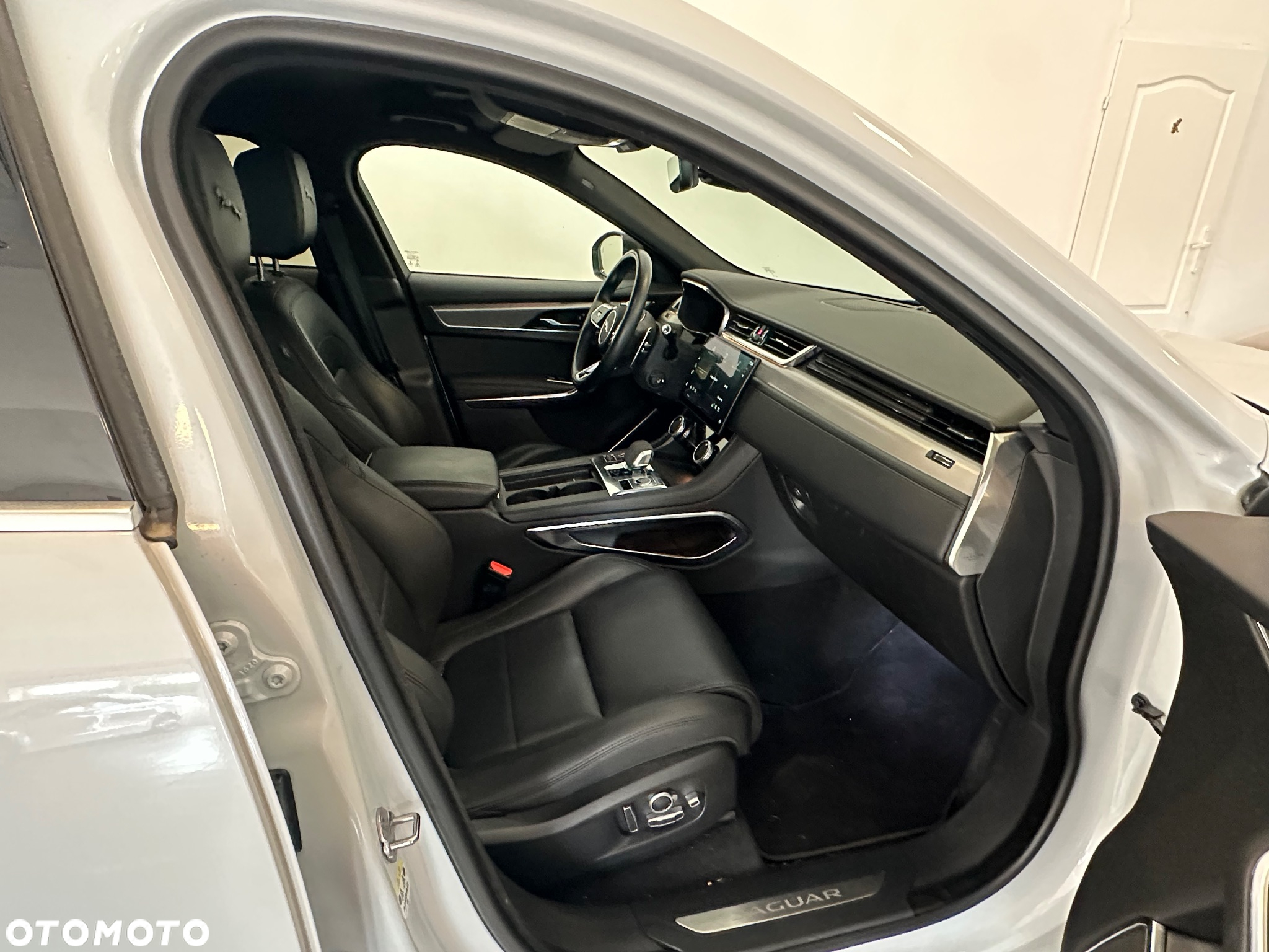 Jaguar F-Pace 2.0 P400e PHEV AWD SE - 39