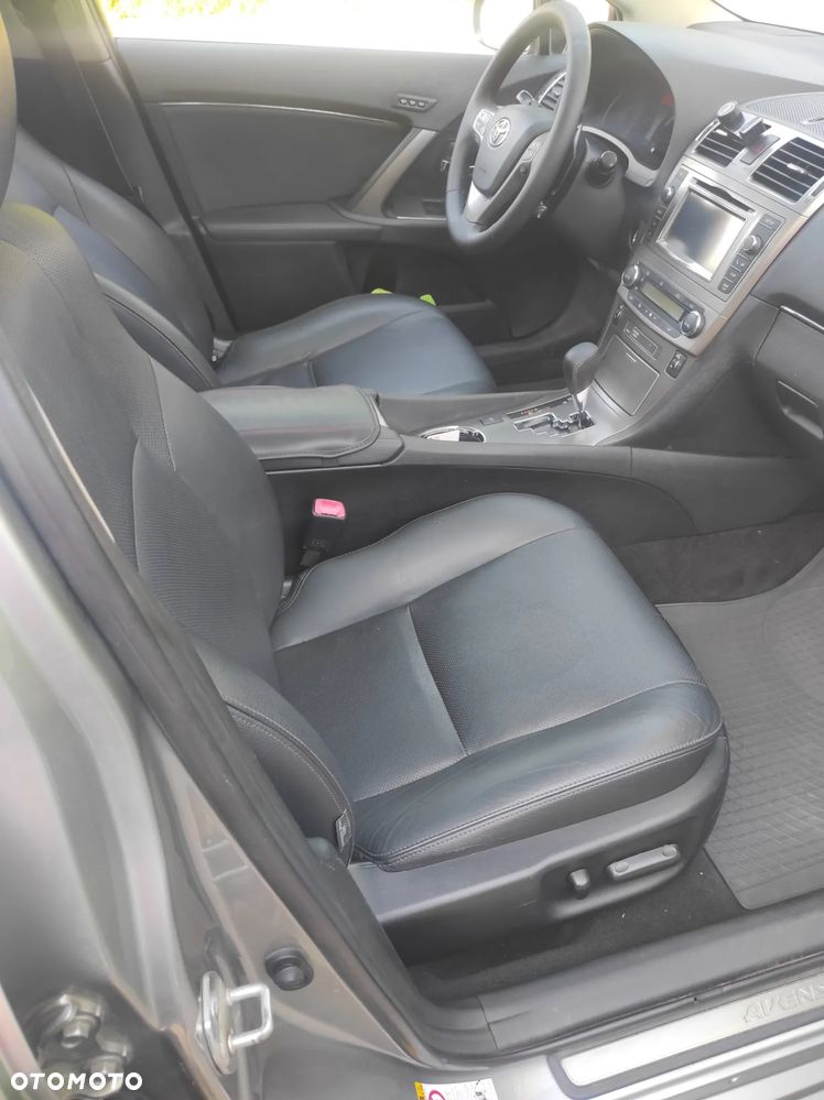 Toyota Avensis 2.0 Premium EU5 MS - 4
