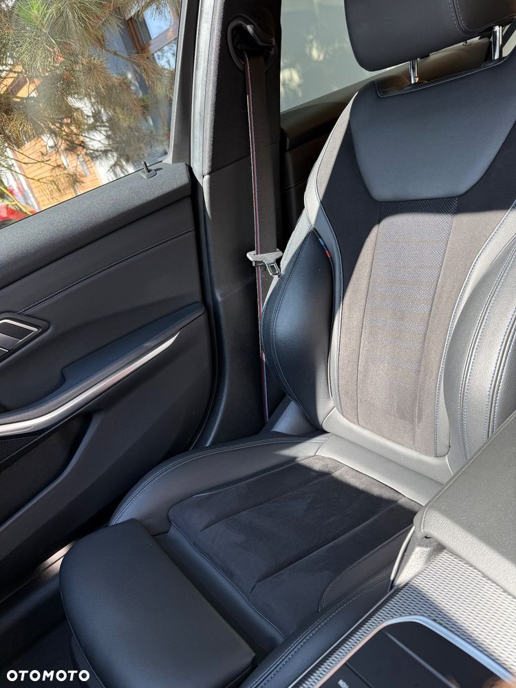 BMW Seria 3 320d xDrive M Sport - 17