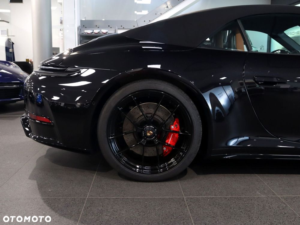 Porsche 911 Carrera T-Hybrid 4 GTS - 13