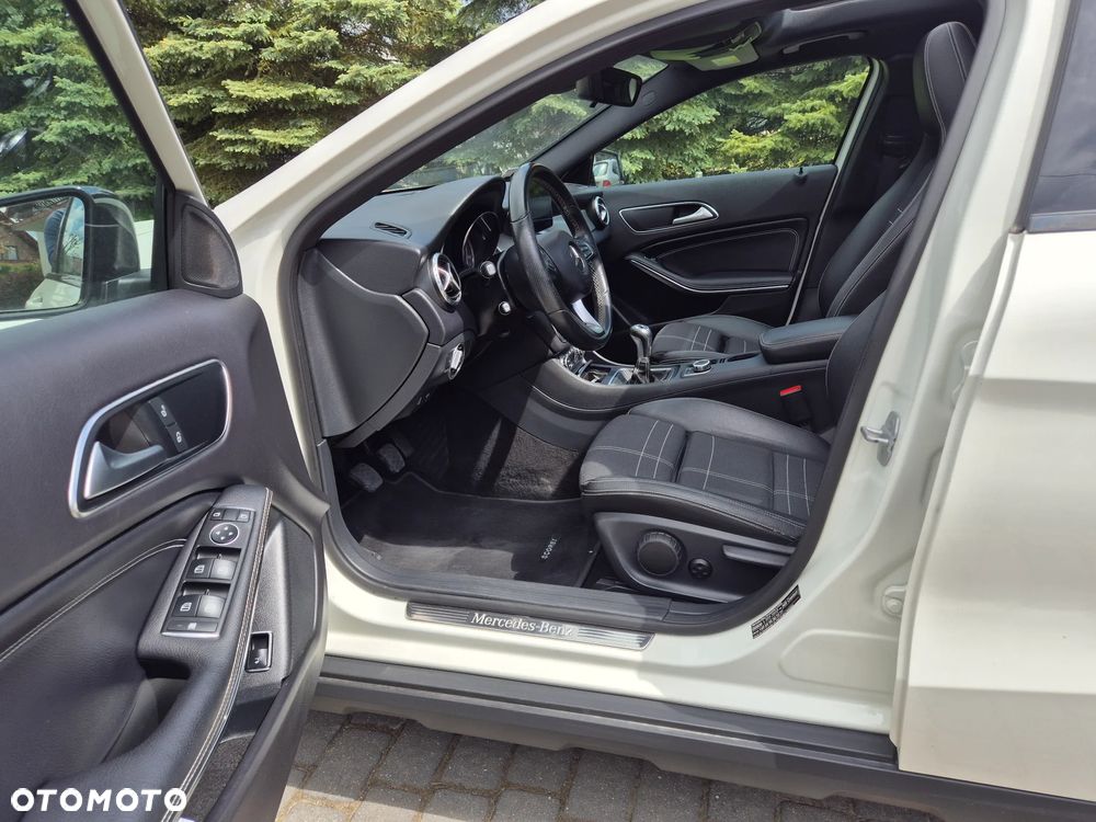 Mercedes-Benz GLA 200 Urban - 25