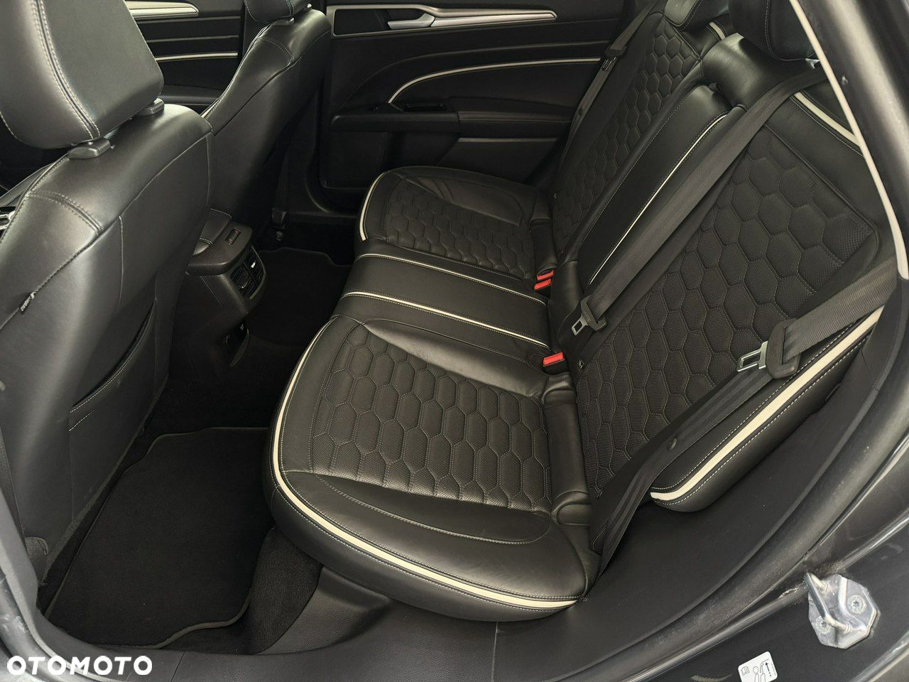 Ford Mondeo 2.0 TDCi Start-Stopp PowerShift-Aut Vignale - 24