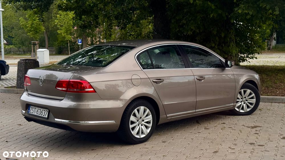 Volkswagen Passat 1.8 TSI Exclusive - 30
