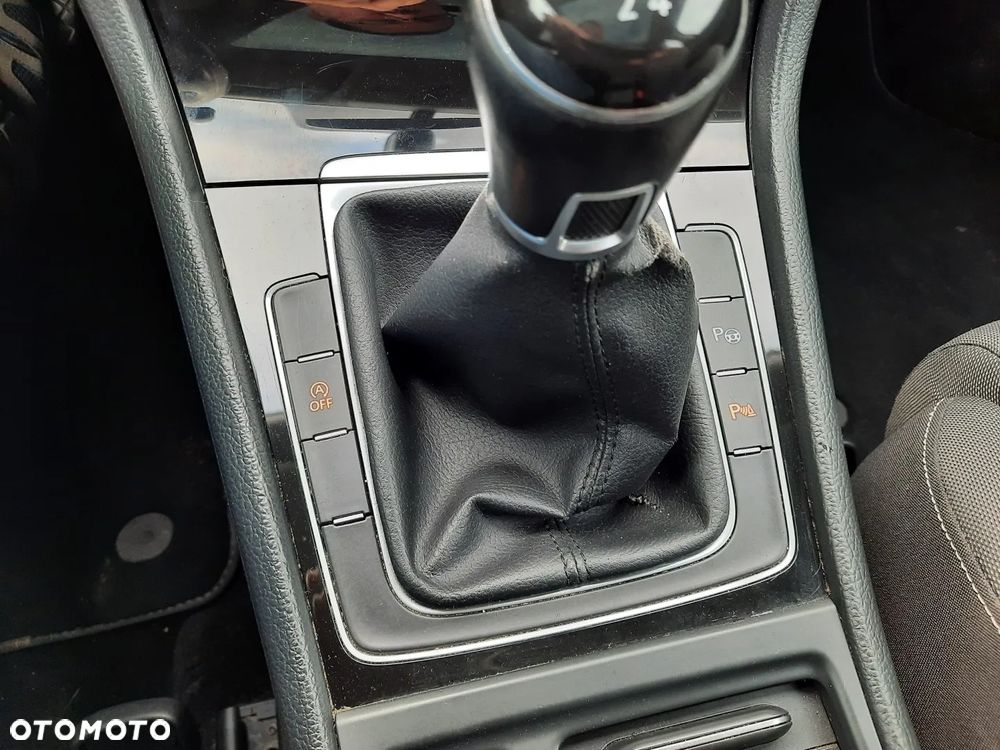 Volkswagen Golf 1.6 TDI DPF Comfortline - 38