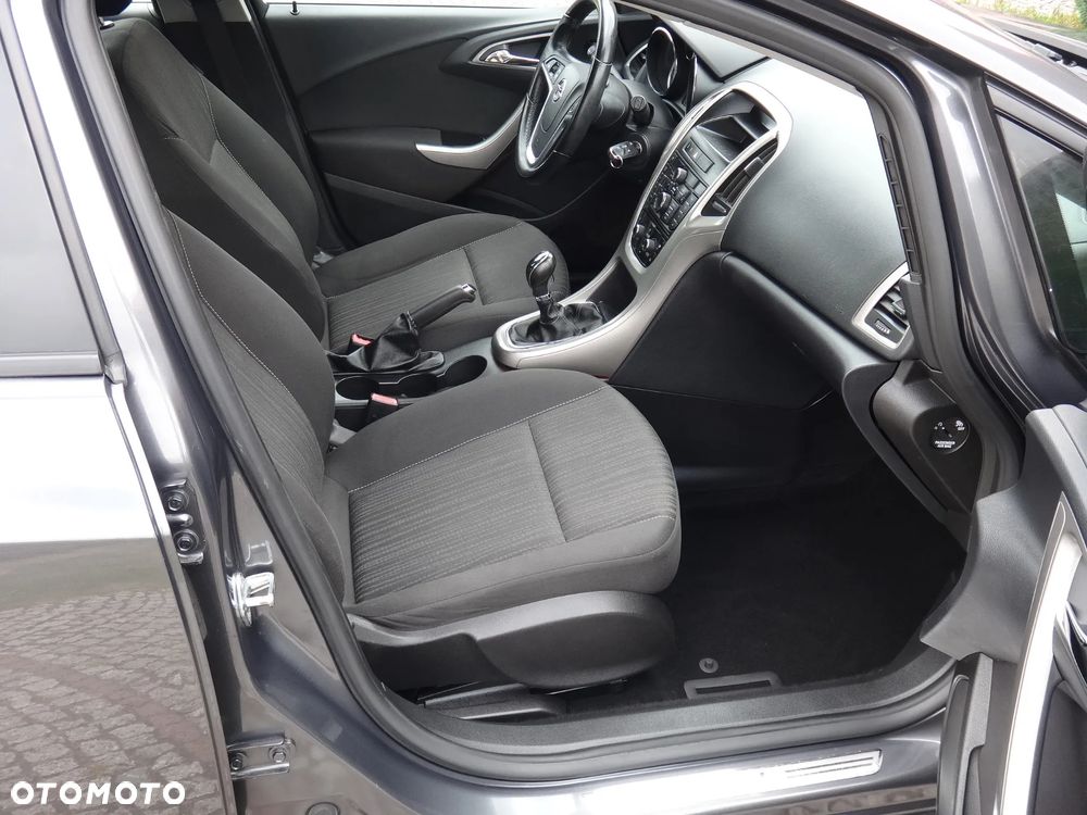Opel Astra 1.6 Innovation - 28