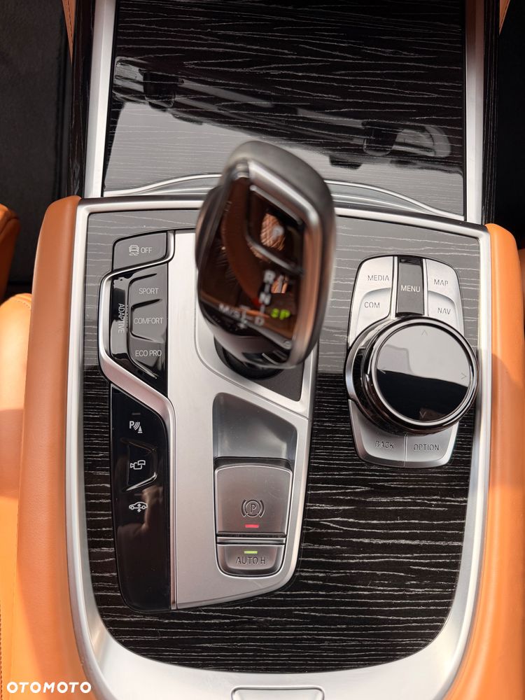BMW Seria 7 740d xDrive mHEV - 34