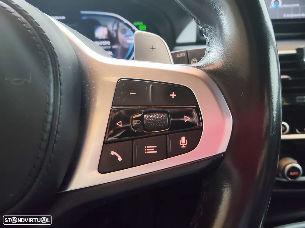 BMW 530 e Pack Desportivo M - 23