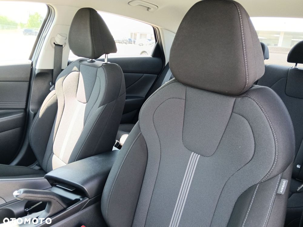 Hyundai Elantra 1.6 Smart - 16