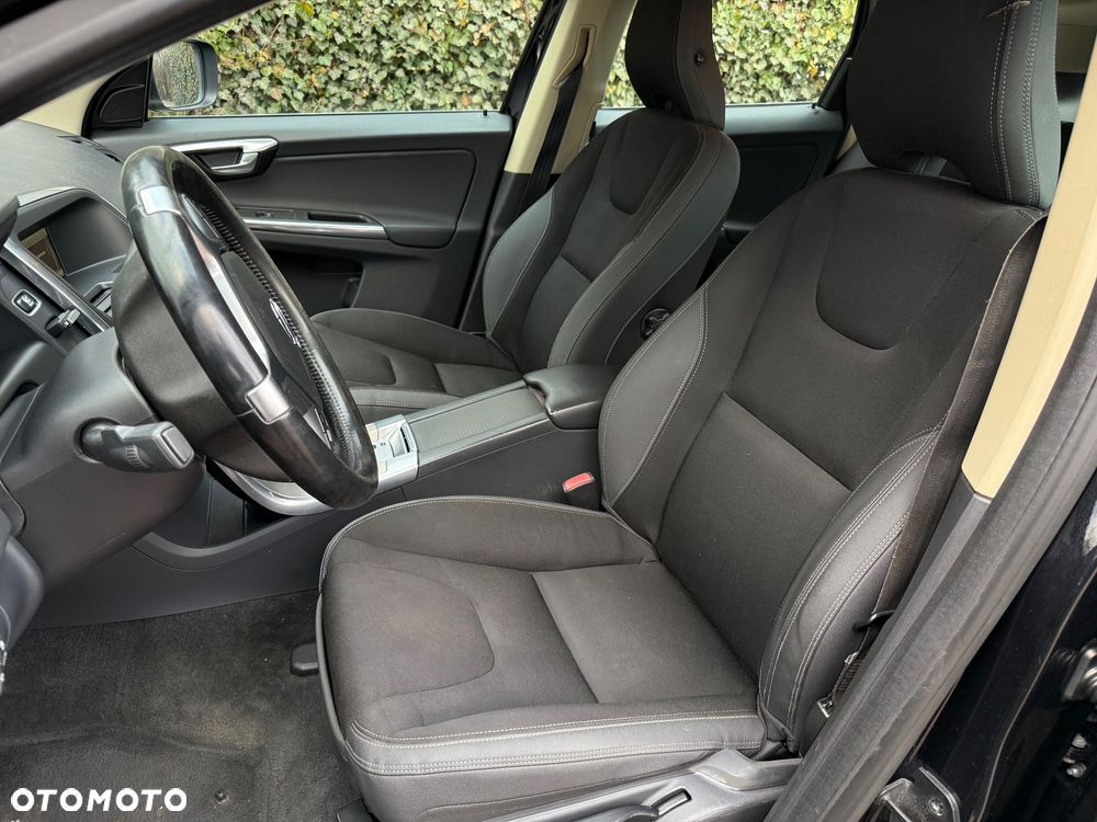 Volvo XC 60 D5 AWD Kinetic - 6