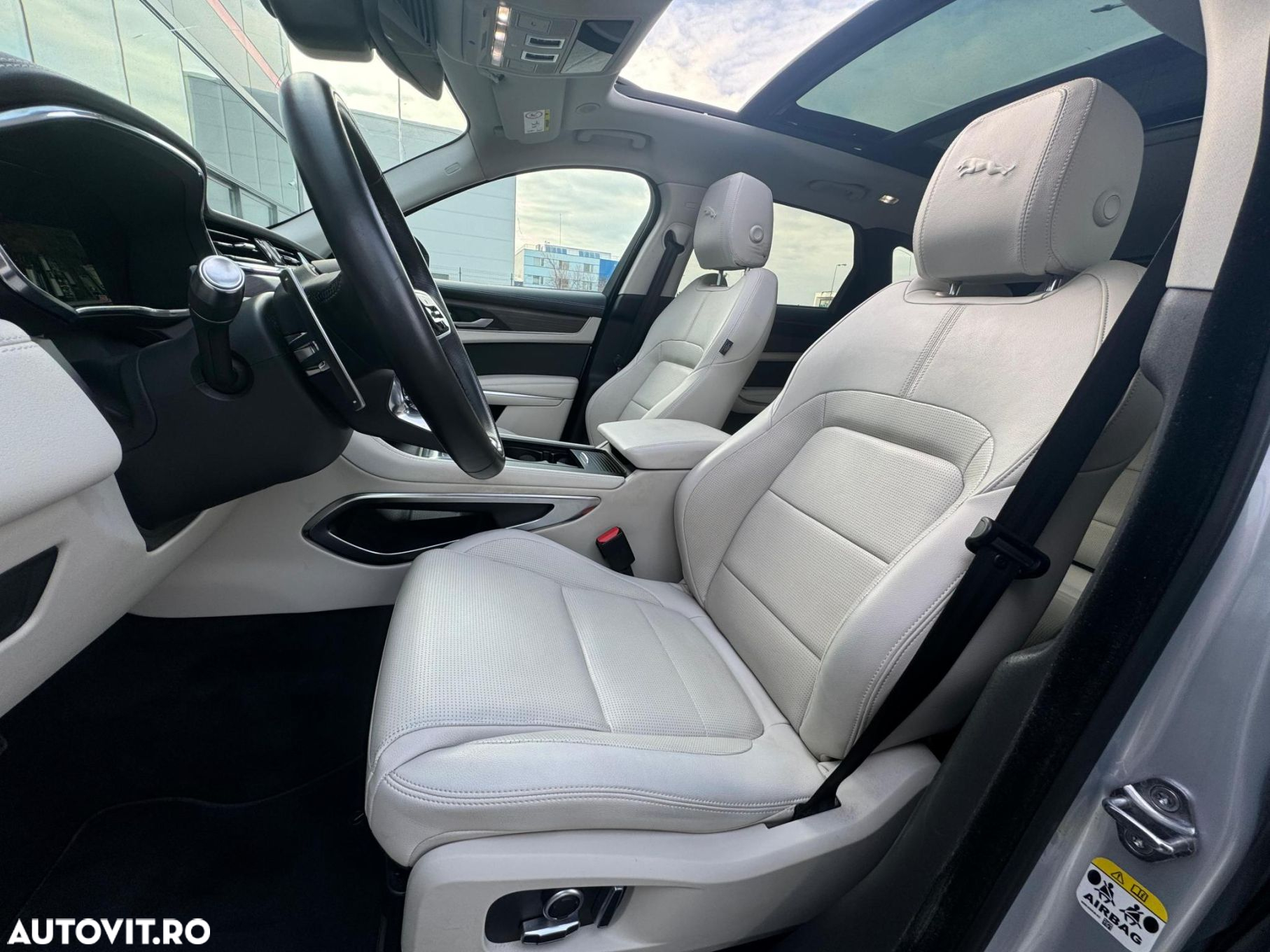 Jaguar F-Pace P400e AWD R-Dynamic SE - 13