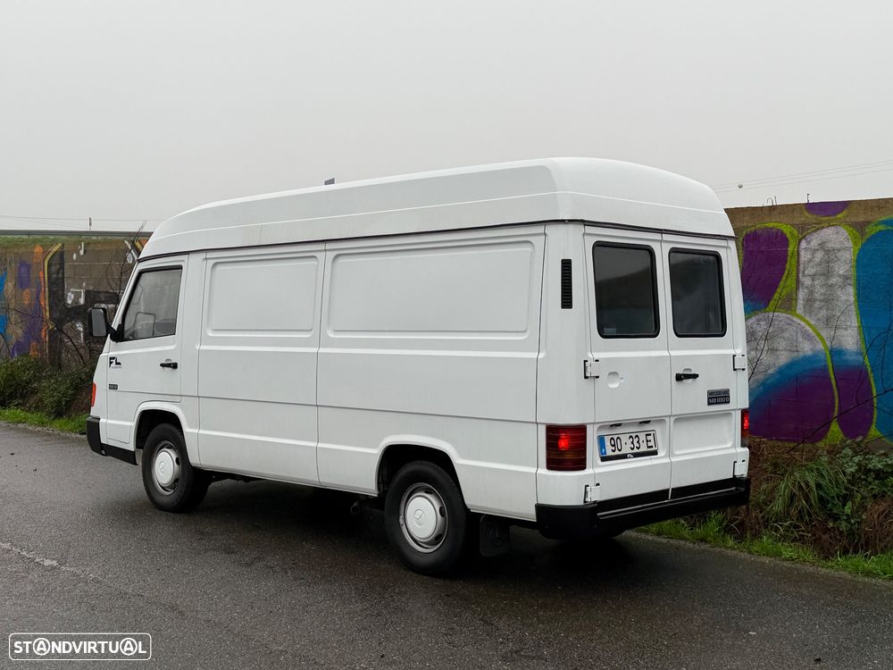 Mercedes-Benz MB100D - 12