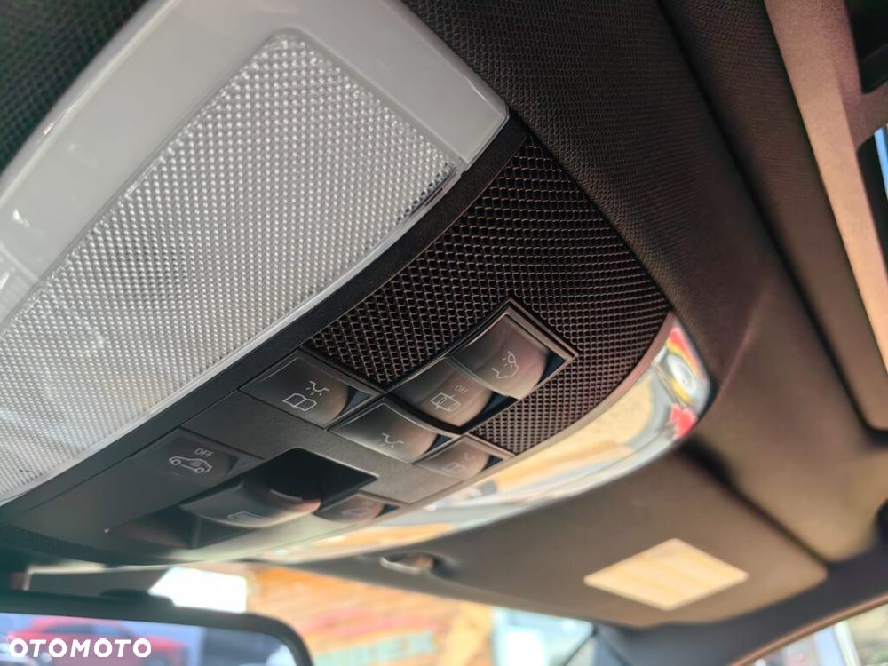 Mercedes-Benz Klasa C 63 AMG 7G-TRONIC Performance Plus - 30