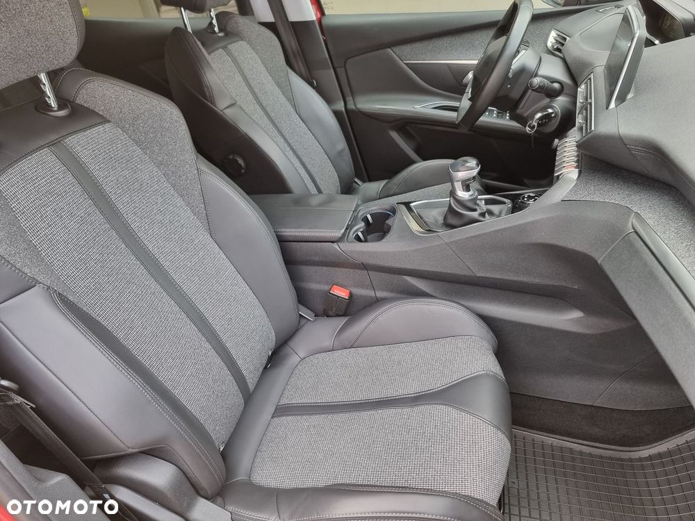 Peugeot 3008 1.2 PureTech Allure S&S - 21