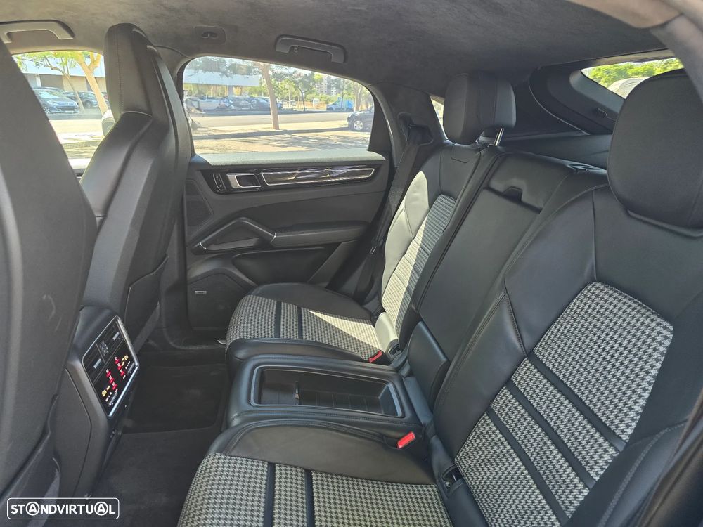 Porsche Cayenne Coupé E-Hybrid - 31