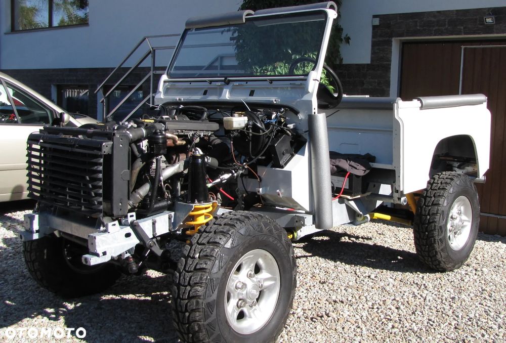 Land Rover Defender - 8