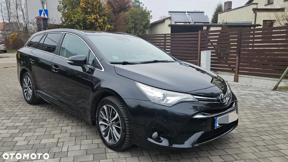 Toyota Avensis Touring Sports 2.0 D-4D Business Edition - 2
