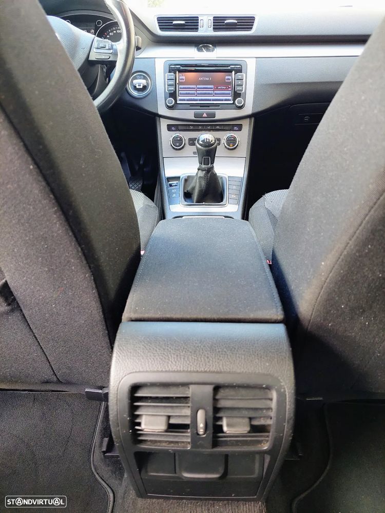 VW Passat Variant 2.0 TDi Confortline - 39