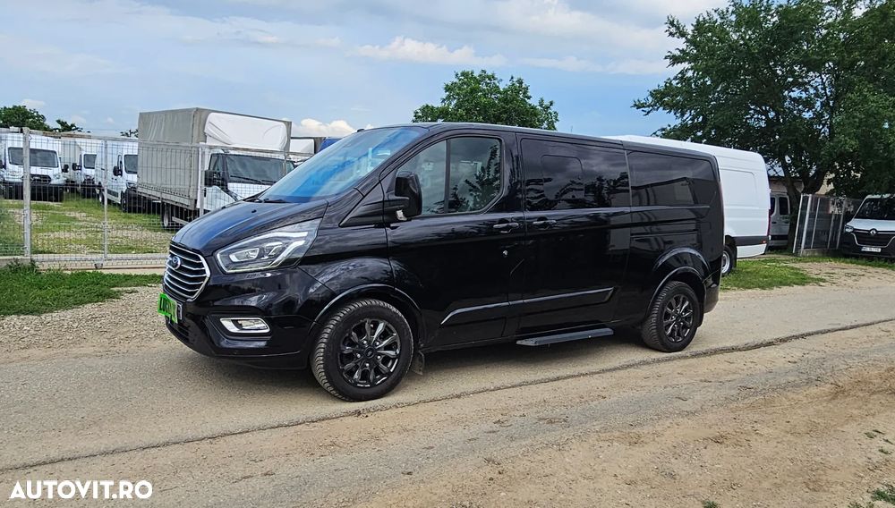 Ford Tourneo Custom - 1