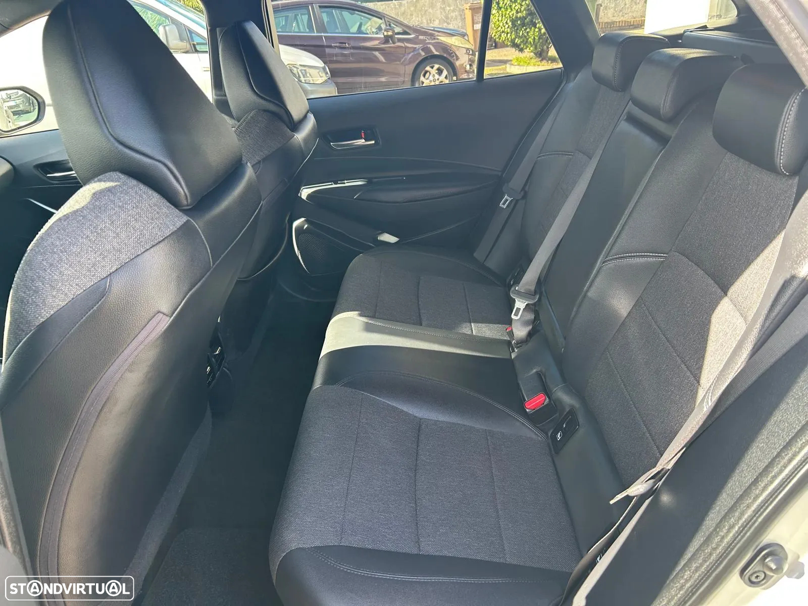 Toyota Corolla Touring Sports 1.8 Hybrid Comfort+P.Sport - 27