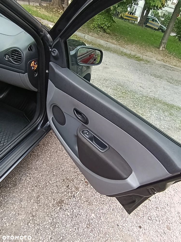 Renault Clio 1.2 16V Authentique - 26