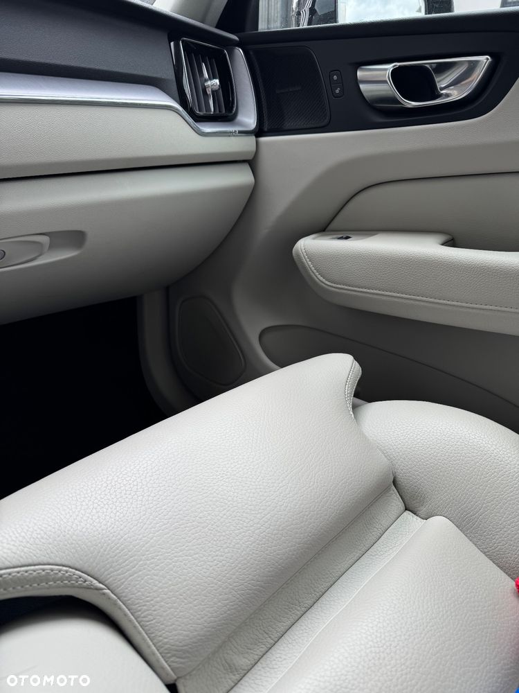 Volvo XC 60 D4 Momentum Pro - 8