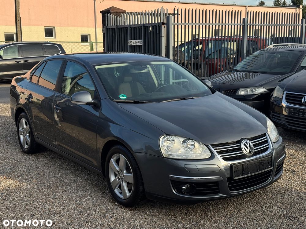 Volkswagen Jetta - 2