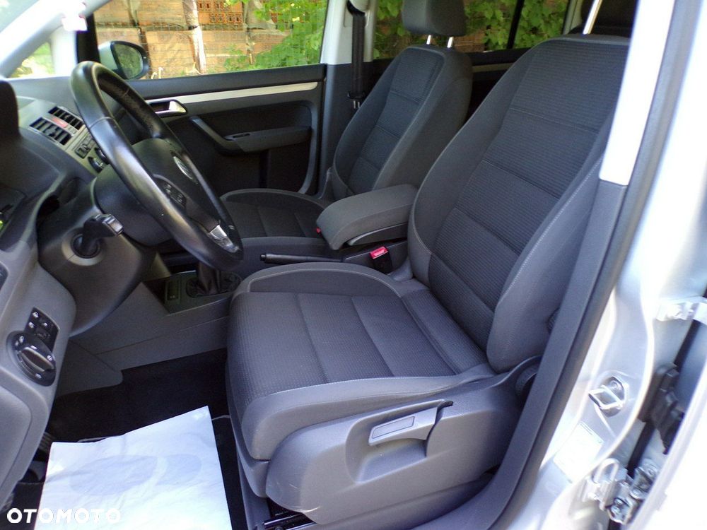 Volkswagen Touran - 21