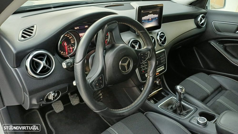 Mercedes-Benz GLA 180 d Urban - 15