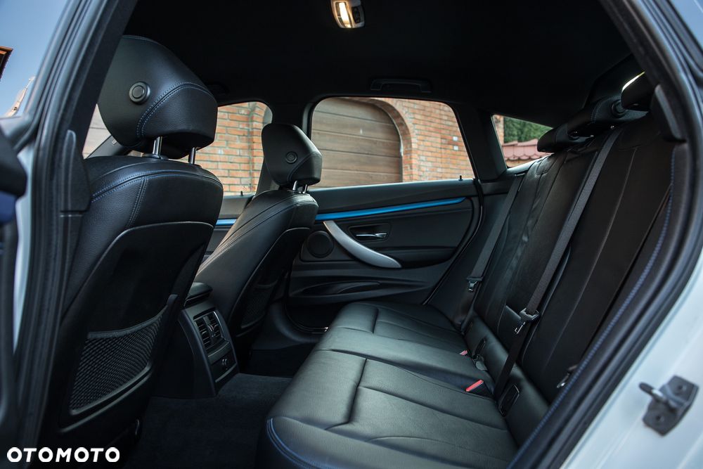 BMW 3GT 330i xDrive M Sport - 34