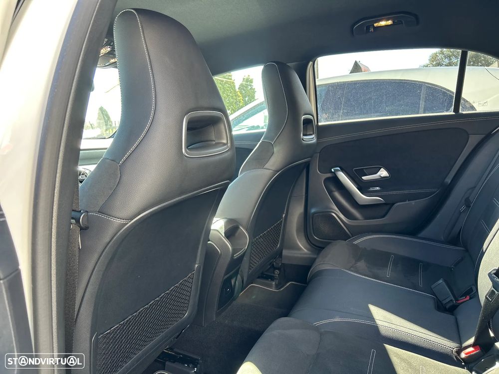 Mercedes-Benz A 250 e 8G-DCT Edition AMG Line - 24