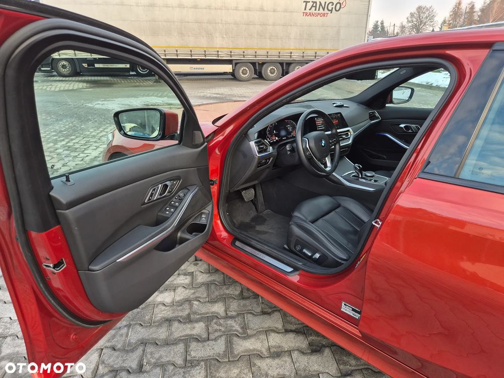 BMW Seria 3 330i xDrive Sport Line - 11