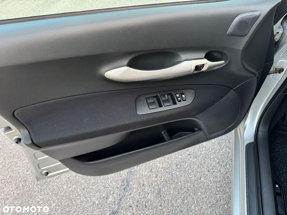 Toyota Auris 1.33 VVT-i Terra - 23